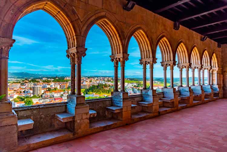 Arcadas da loggia do Castelo de Leiria