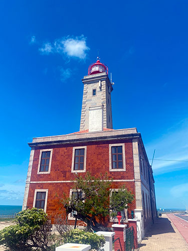 Estas-são-as-Melhores-Praias-do-Distrito-de-Leiria,-Praia-da-Nazaré,-GoLeiria-Guia-Turístico-de-Leiria,-Farol-de-São-Pedro-de-Moel,-GoLeiria-guia-Turístico-de-Leiria